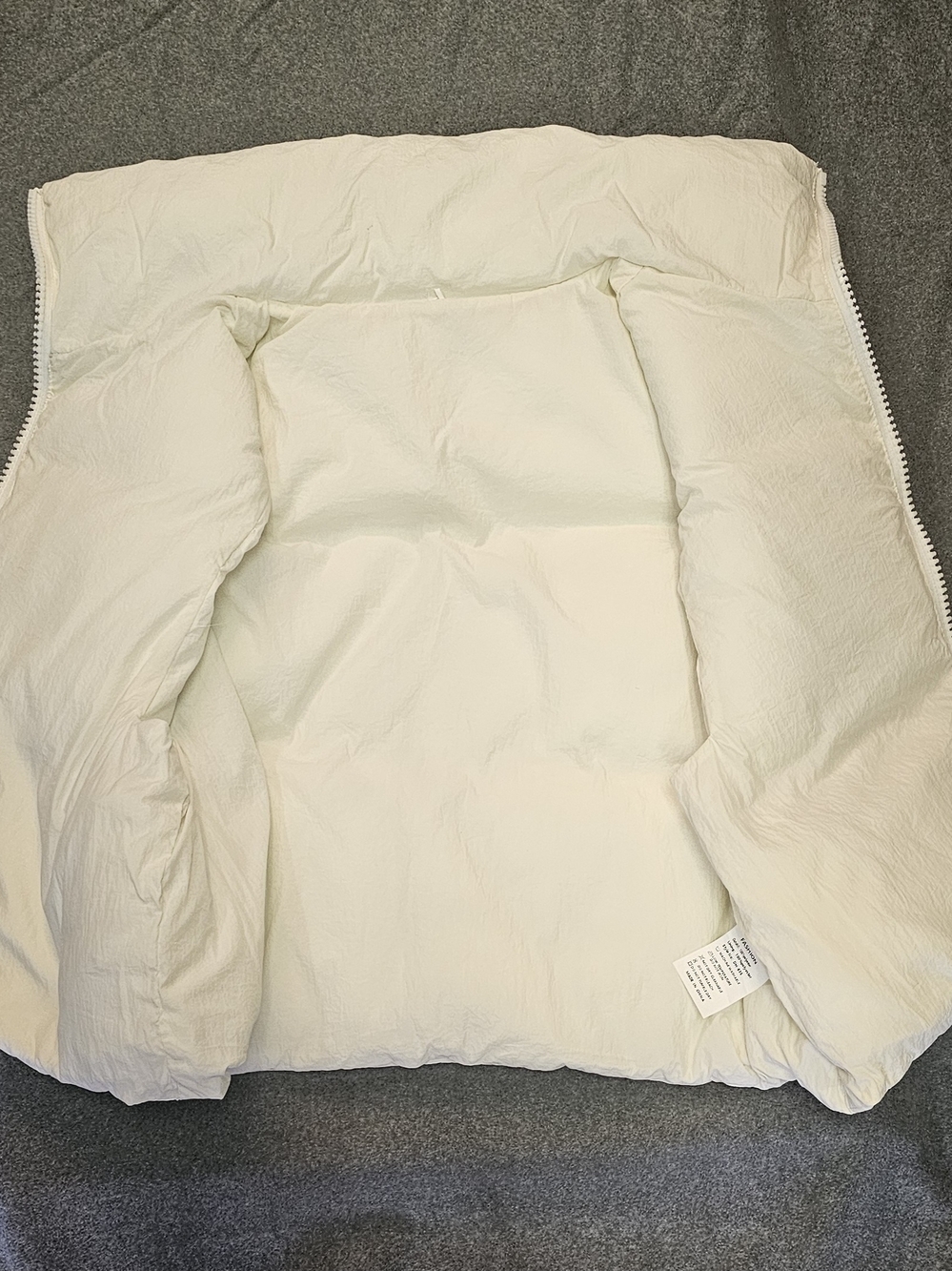 Women's Cream Puffer Vest - Medium - Picture 4 of 6